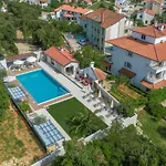 Apartment Mit Gemeinschaftlichem Pool Und Grill By Interhome *