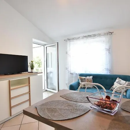 Mit Gemeinschaftlichem Pool Und Grill By Interhome Apartment *