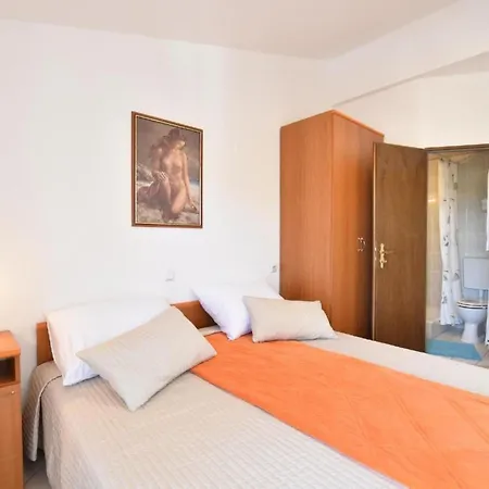 Mit Gemeinschaftlichem Pool Und Grill By Interhome Apartment Pula