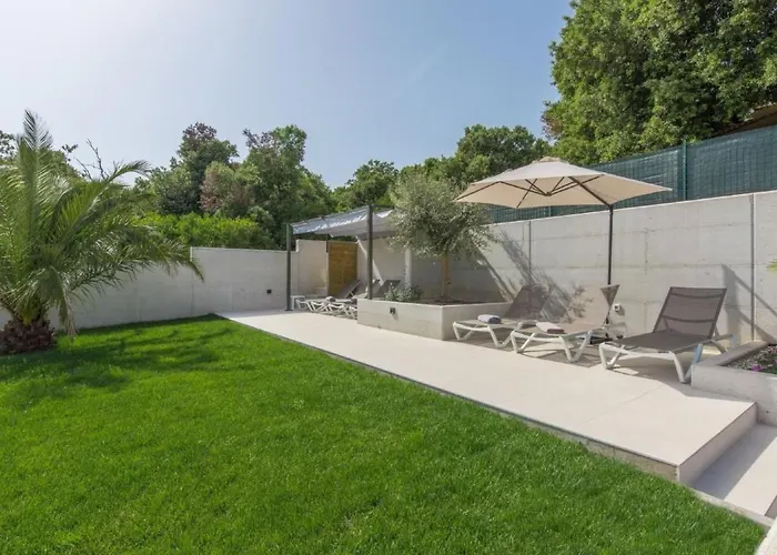 Mit Gemeinschaftlichem Pool Und Grill By Interhome Apartment