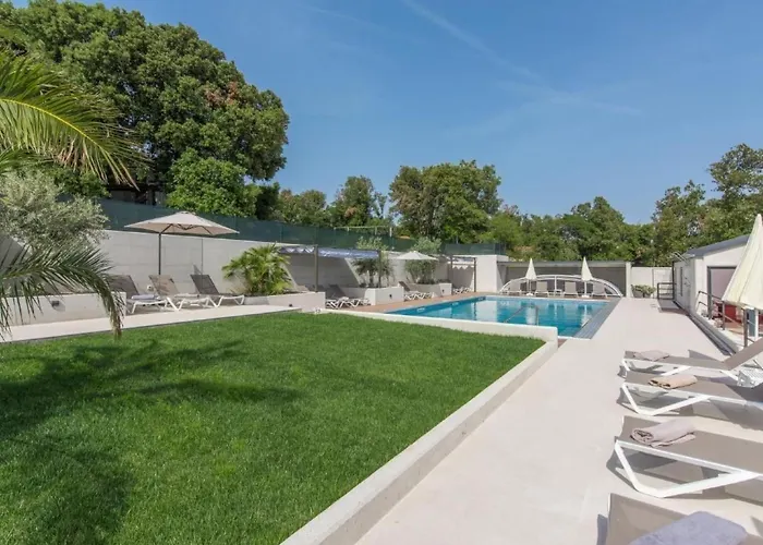 Mit Gemeinschaftlichem Pool Und Grill By Interhome Apartment