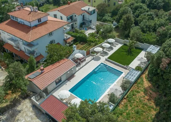 Mit Gemeinschaftlichem Pool Und Grill By Interhome * Pula