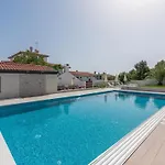 Mit Gemeinschaftlichem Pool Und Grill By Interhome Lägenhet