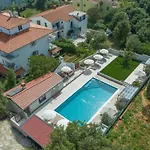 Mit Gemeinschaftlichem Pool Und Grill By Interhome * Pula