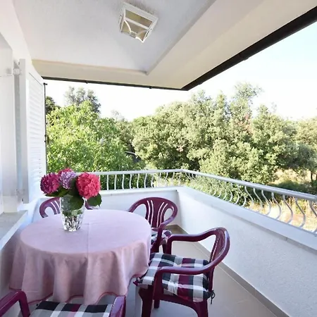 Mit Gemeinschaftlichem Pool Und Grill By Interhome Daire Pula