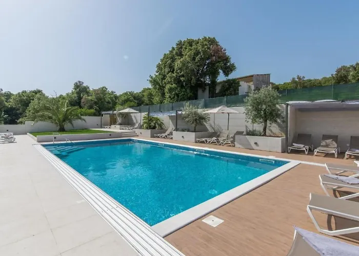 Mit Gemeinschaftlichem Pool Und Grill By Interhome דירה *