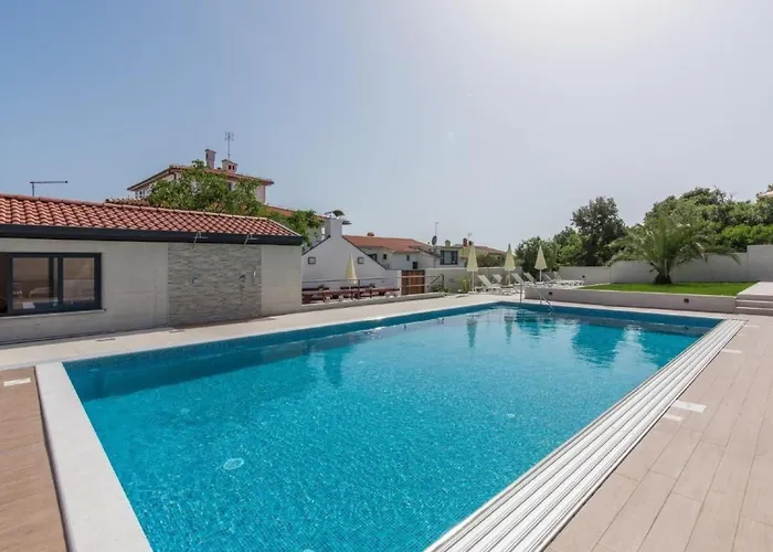 Mit Gemeinschaftlichem Pool Und Grill By Interhome דירה