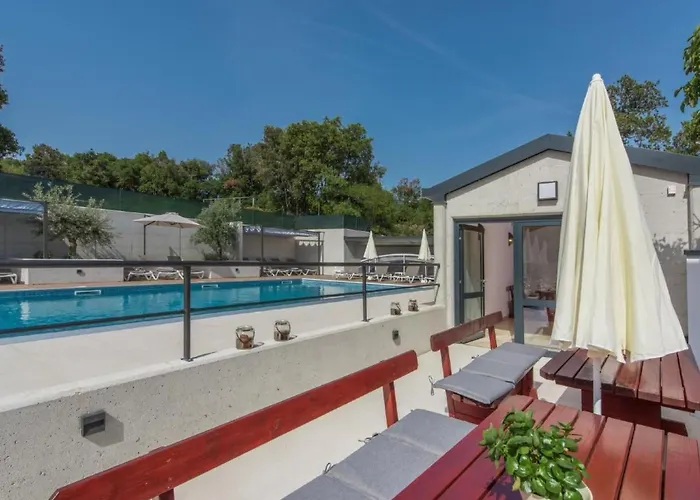 Mit Gemeinschaftlichem Pool Und Grill By Interhome * بولا